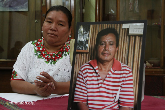 Angelica Choc, Adolfo Ich Chaman's widow, announcing one of three lawsuits against HudBay Minerals, Inc. (2010) Photo: James Rodriguez/mimundo.org