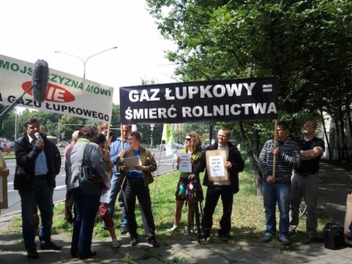 Villagers from Zurawlow protesting in Warsaw. The banner says “Shale gas = the death of farming”. Photo: Claudia Ciobanu/IPS.