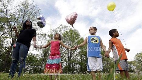 Residents listen to speeches before releasing balloons in support of the three women found in a house on Seymour Avenue in Cleveland, Ohio May 9, 2013. (AP/David Duprey)