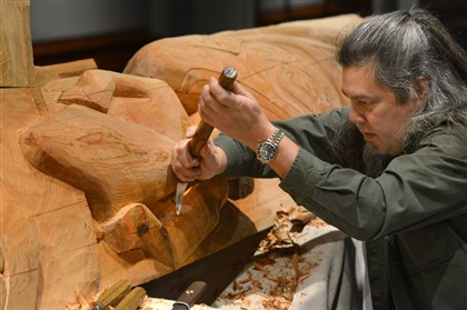 Darrell Sapp/Post-GazetteTommy Joseph, a member of the Tlingit people of southeast Alaska, uses a reverse bent knife to carve a 16-foot totem pole that will be permanently installed at the Carnegie Museum of Natural History.