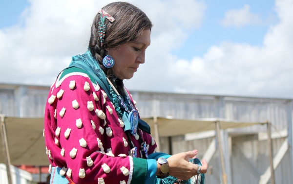 (Photo : Lindsey Gira) A native American woman. In Davie, Florida, experts have unearthed an intact set of human bones at a construction site. The bones are believed to have belonged to a native American woman who lived 2,000 years ago.