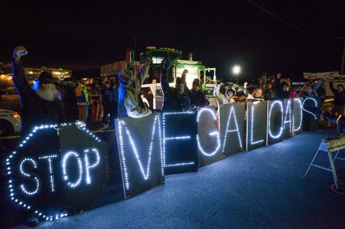 Megaloads protest at Port of Umatilla Dec 2013.Photo source: Warrior Publications