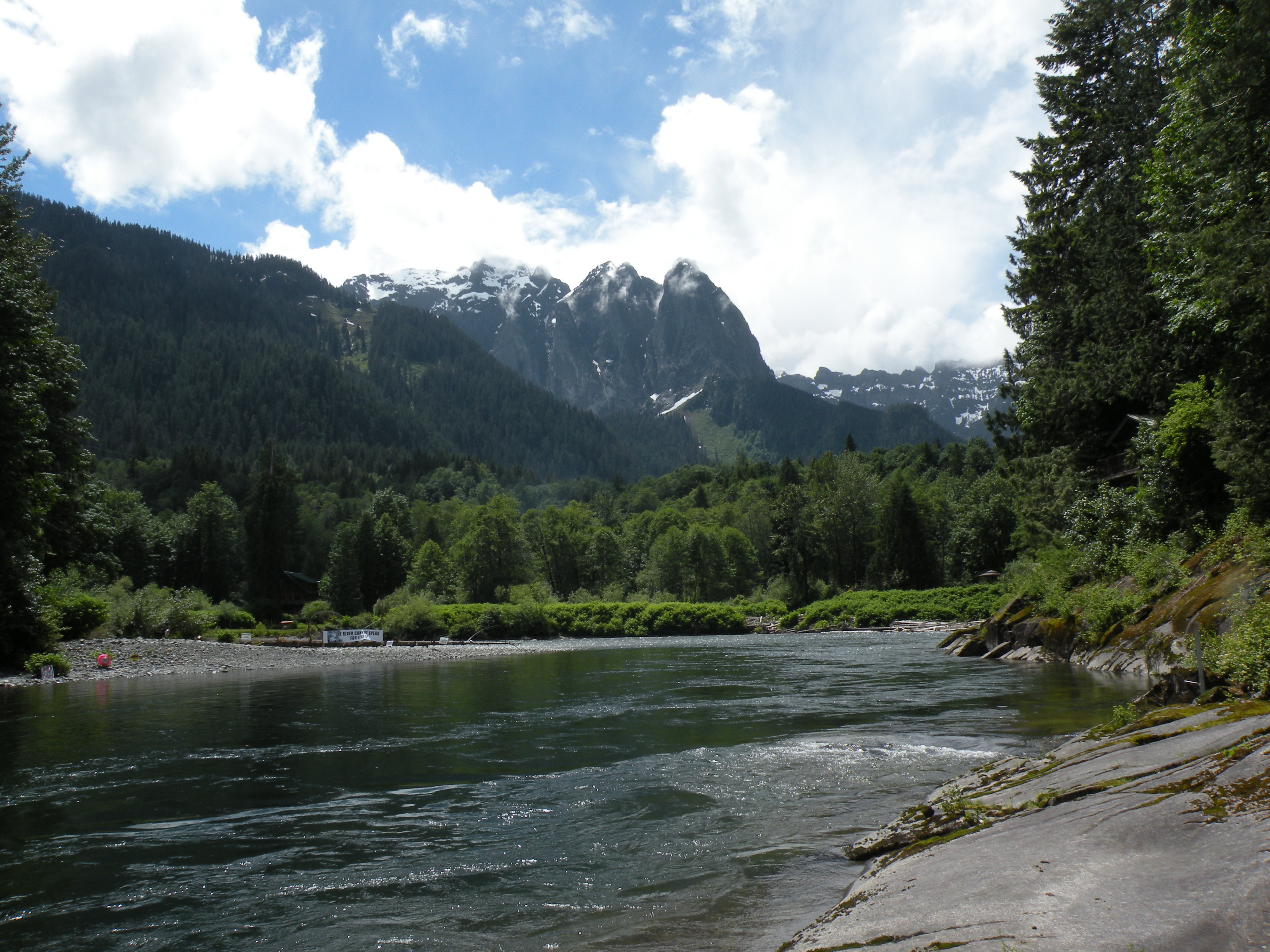 Snohomish County PUD wants to install a small, inflatable dam at this bend on the south fork of the Skykomish River.Bellamy Pailthorp / KPLU News