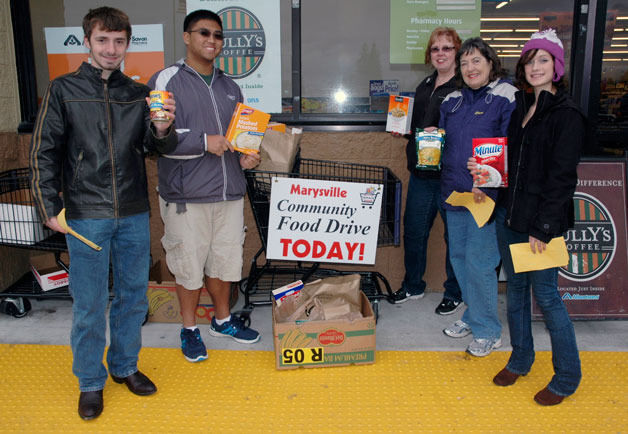 From left, Sean Overcash, Alwyn Galang, Vicki Steffen, Elaine Ferri and China Zugish represented the Marysville Kiwanis and Key clubs at the Marysville Albertsons during last year’s All-City Food Drive.— image credit: File Photo