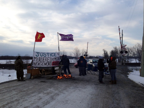 A group of protesters have gathered at a railroad crossing near Tyendinaga Mohawk reserve to demand justice for murdered and missing indigenous women. (Photo: Frederic Pepin/Radio-Canada)