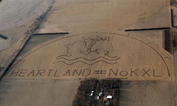 Lou Dematteis/Spectral Q, via Bold NebraskaThe crop art image with HEARTLAND #NoKXL protests the proposed Keystone XL pipeline on a corn field outside of Neligh, Nebraska
