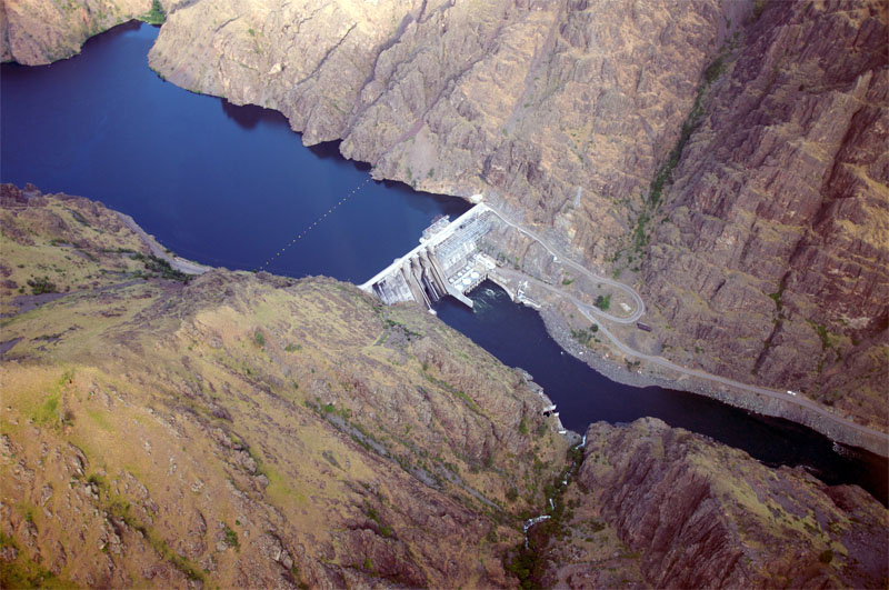 File photo. An aerial view of Hells Canyon Dam on the Snake River, the border between Oregon and Idaho.Credit MrPanyGoff / Wikimedia