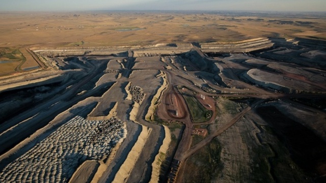An arial view of a coal mine on public land near Gillette, Wyoming. The state has made efforts to promote coal exports and sway opponents near potential export sites Oregon and Washington. | credit: Katie Campbell