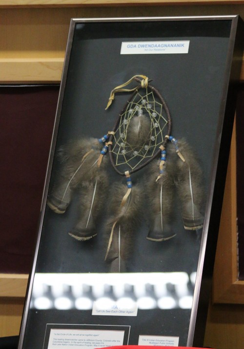 Marysville School District receives dreamcatcher given to Columbine survivors