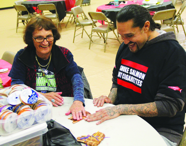 Attendees at theTobacco-Free Together Day not receive help to quit smoking, they also learned weaving and beading as a way to use cultural activities to cope with and get through nicotine cravings. Photo/Micheal Rios